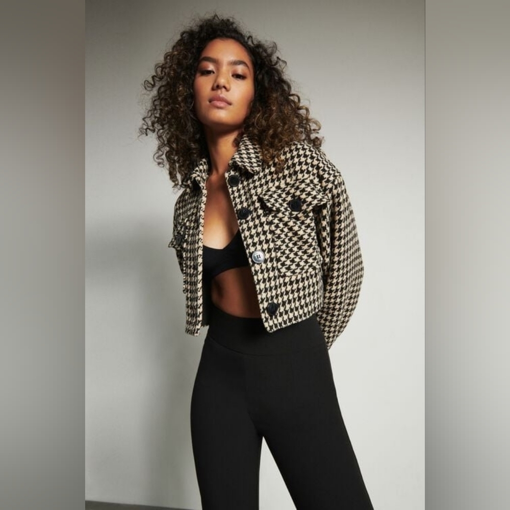Dynamite Large Houndstooth Cropped Blazer